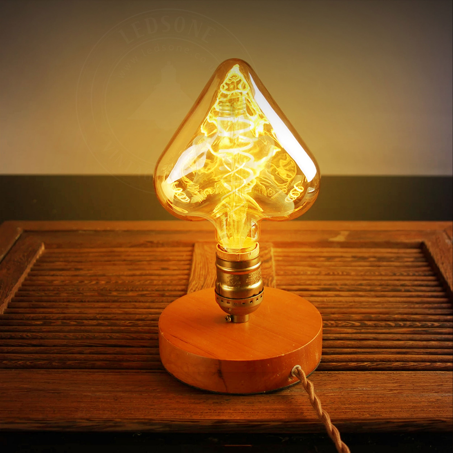 E27 Heart-Shaped 4W LED Filament Bulb ~1044