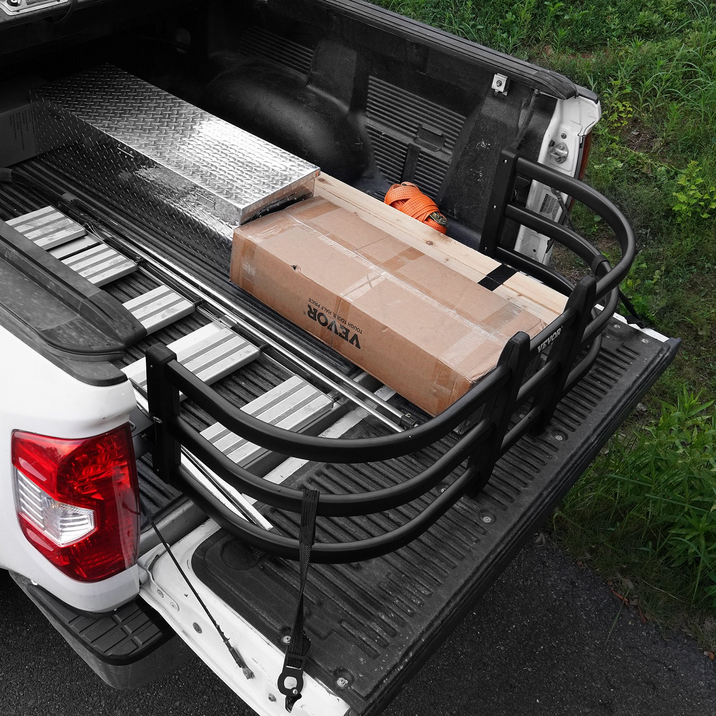 VEVOR Truck Bed Extender, Aluminum Retractable Tailgate Extender, 141-173 cm, Fits for Ford Super Duty, F150, Dodge Ram 1500/2500/3500, Toyota Tundra, Nissan Titan, Chevrolet Silverado, GMC Sierra