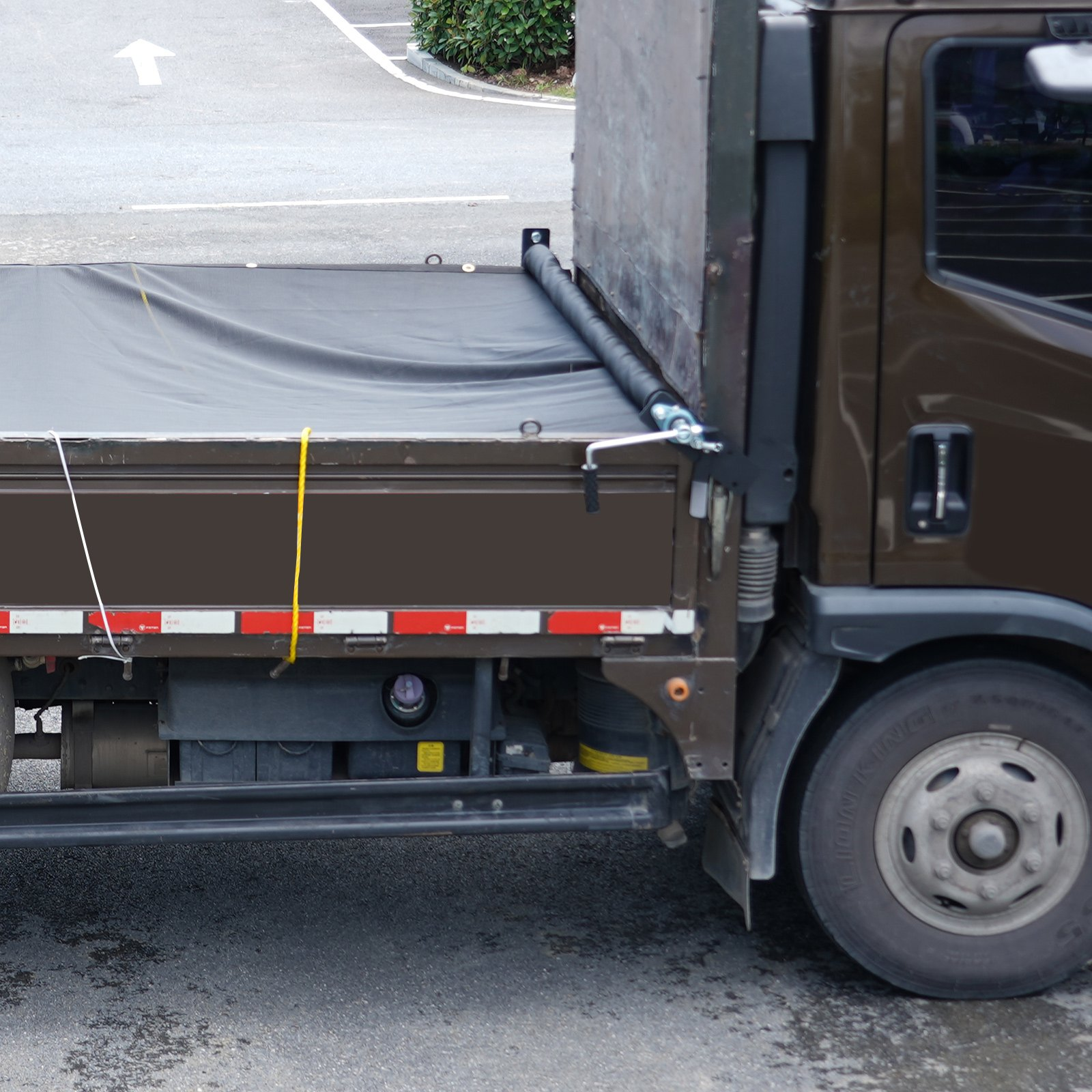 VEVOR Hand Crank Tarp Roller Kit, 64" to 104" Wide, Aluminum Alloy, Manual Cab Level Dump Truck Tarp Roller with 7" Sponge-Wrapped Handle, Perfect for Dump Trucks, Trailers, Trash Haulers (No Tarp)